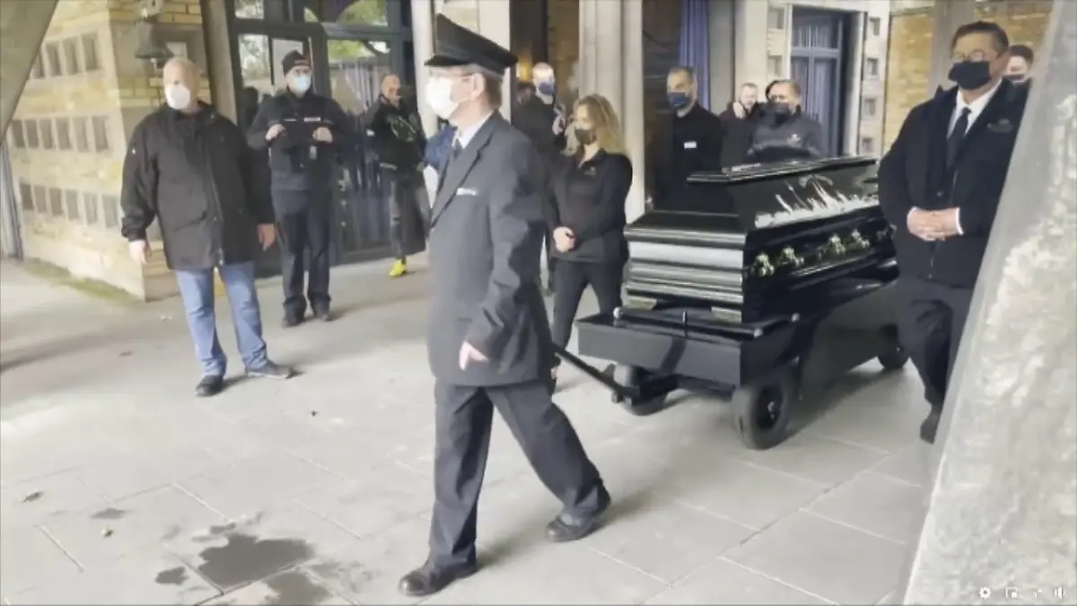 Mehr als 200 Trauernde nehmen Abschied Ein letzter Applaus für Willi Herren