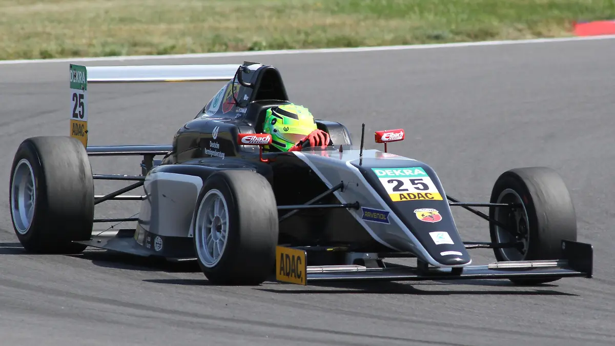 03.07.2015 - ADAC GT-Masters Weekend auf dem Lausitzirng. ADAC Formel 4 - Mik Schumacher ADAC GT-Masters Weekend auf dem Lausitzirng

03 07 2015 ADAC GT Masters Weekend on the Lausitzirng ADAC Formula 4 Mik Schumacher ADAC GT Masters Weekend on the Lausitzirng