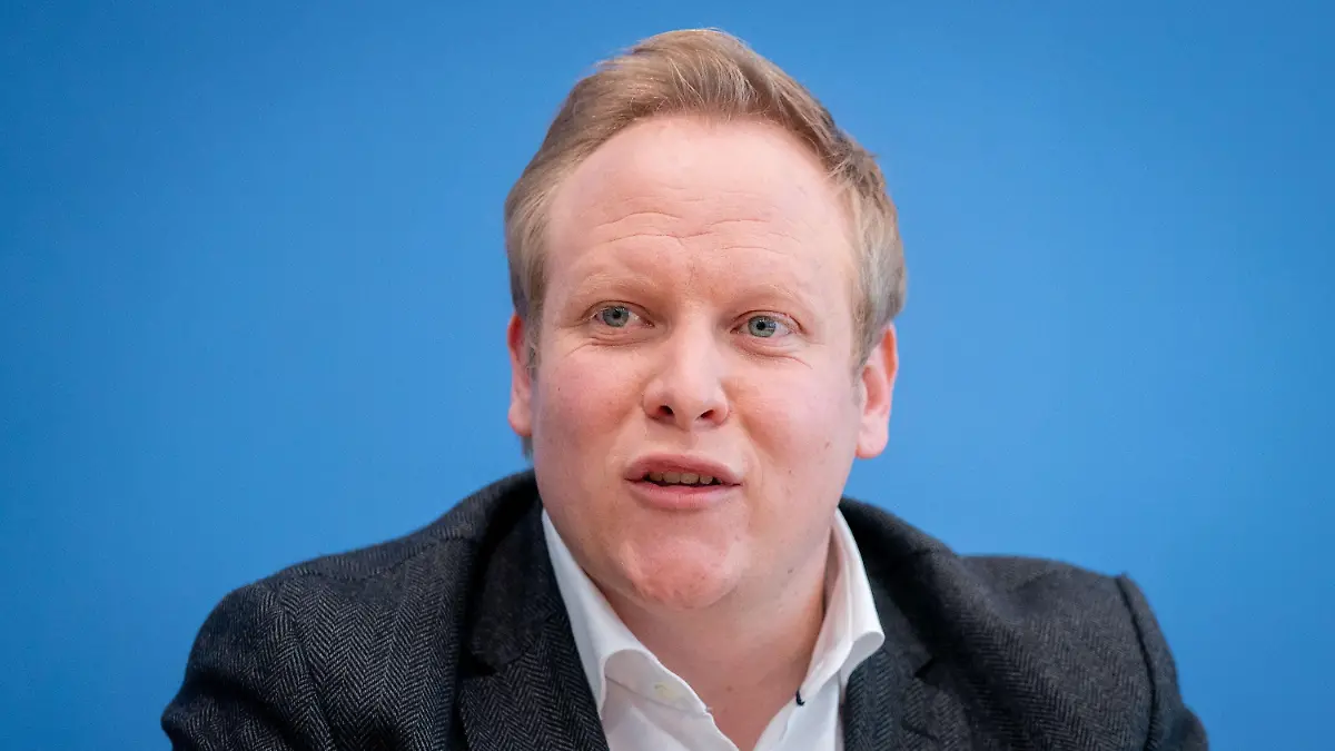 ARCHIV - 03.11.2020, Berlin: Der Vorsitzende der Jungen Union (JU), Tilman Kuban, stellt das Ergebnis der Mitgliederbefragung zum CDU-Parteivorsitz vor. (zu dpa "JU will Amtszeit der Bundeskanzler auf drei Amtsperioden begrenzen") Foto: Kay Nietfeld/dpa - ACHTUNG: Dieses Foto hat dpa bereits im Bildfunk gesendet +++ dpa-Bildfunk +++