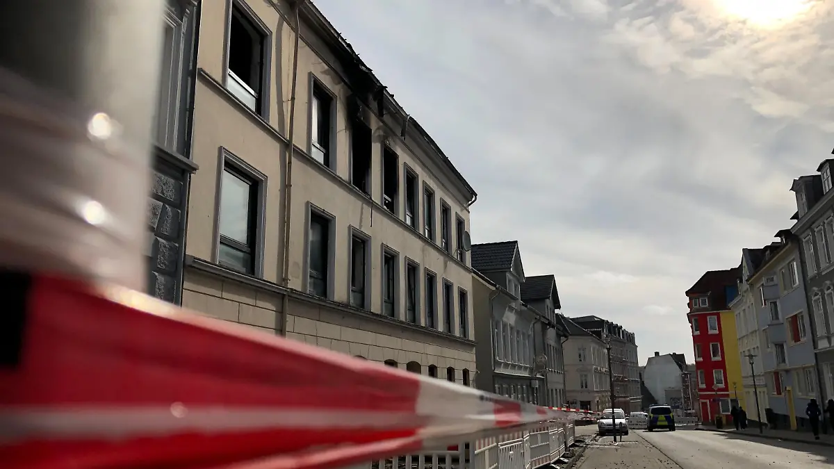 Der Brandort in Flensburg am Tag nach dem Brand.