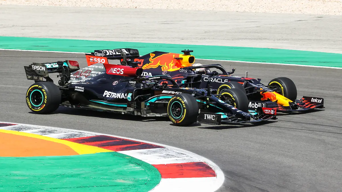  44 Lewis Hamilton GBR, Mercedes-AMG Petronas F1 Team, 33 Max Verstappen NED, Red Bull Racing, F1 Grand Prix of Portugal at Autodromo Internacional do Algarve on May 2, 2021 in Portimao, Portugal. Photo by HOCH ZWEI Portimao Portugal *** 44 Lewis Hamilton GBR, Mercedes AMG Petronas F1 Team , 33 Max Verstappen NED, Red Bull Racing , F1 Grand Prix of Portugal at Autodromo Internacional do Algarve on May 2, 2021 in Portimao, Portugal Photo by HOCH ZWEI Portimao Portugal 