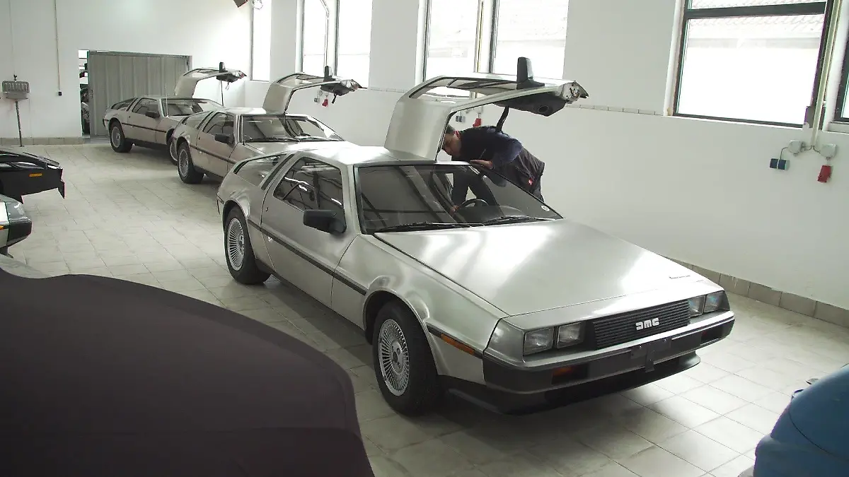 In seiner Werkstatt in Hasloh repariert und restauriert Michael Wagner DeLoreans aus der ganzen Welt.