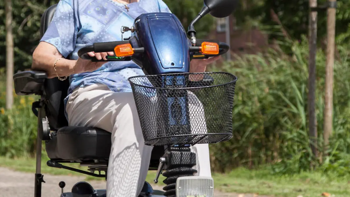 Macht Spaß und ist eine Mischung aus Motorroller und Fahrrad: das Elektromobil