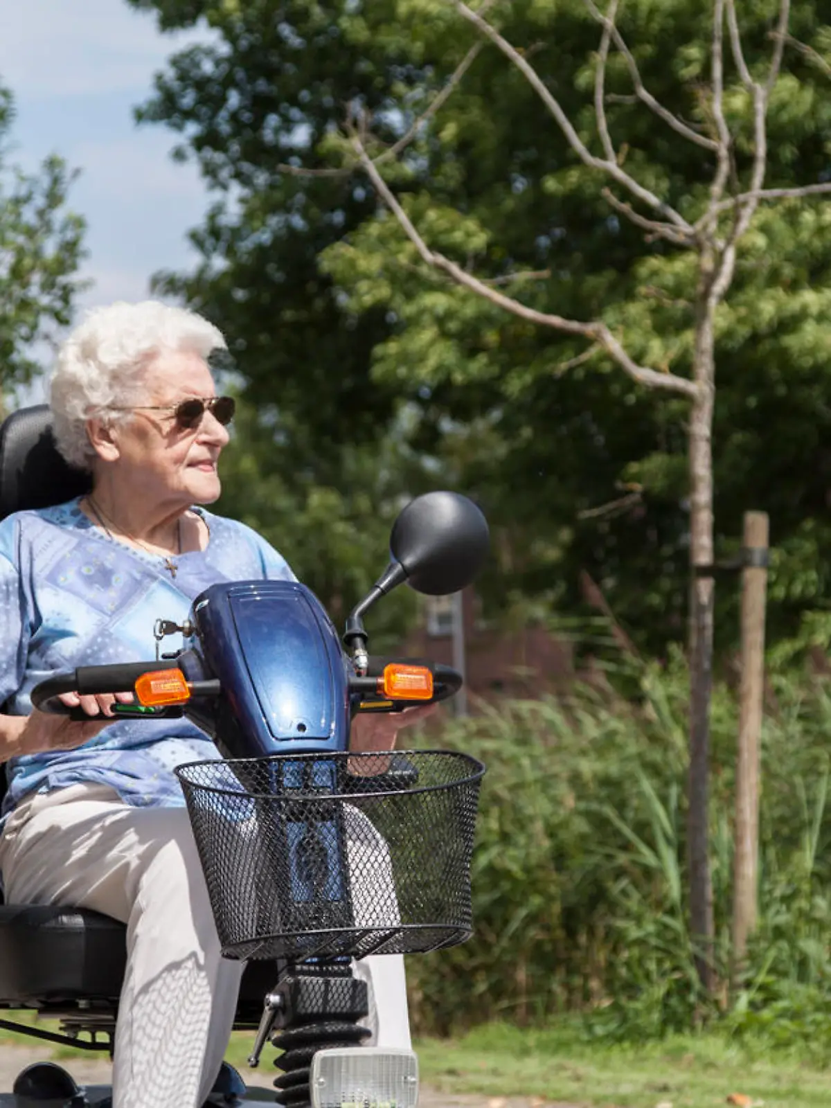 Macht Spaß und ist eine Mischung aus Motorroller und Fahrrad: das Elektromobil