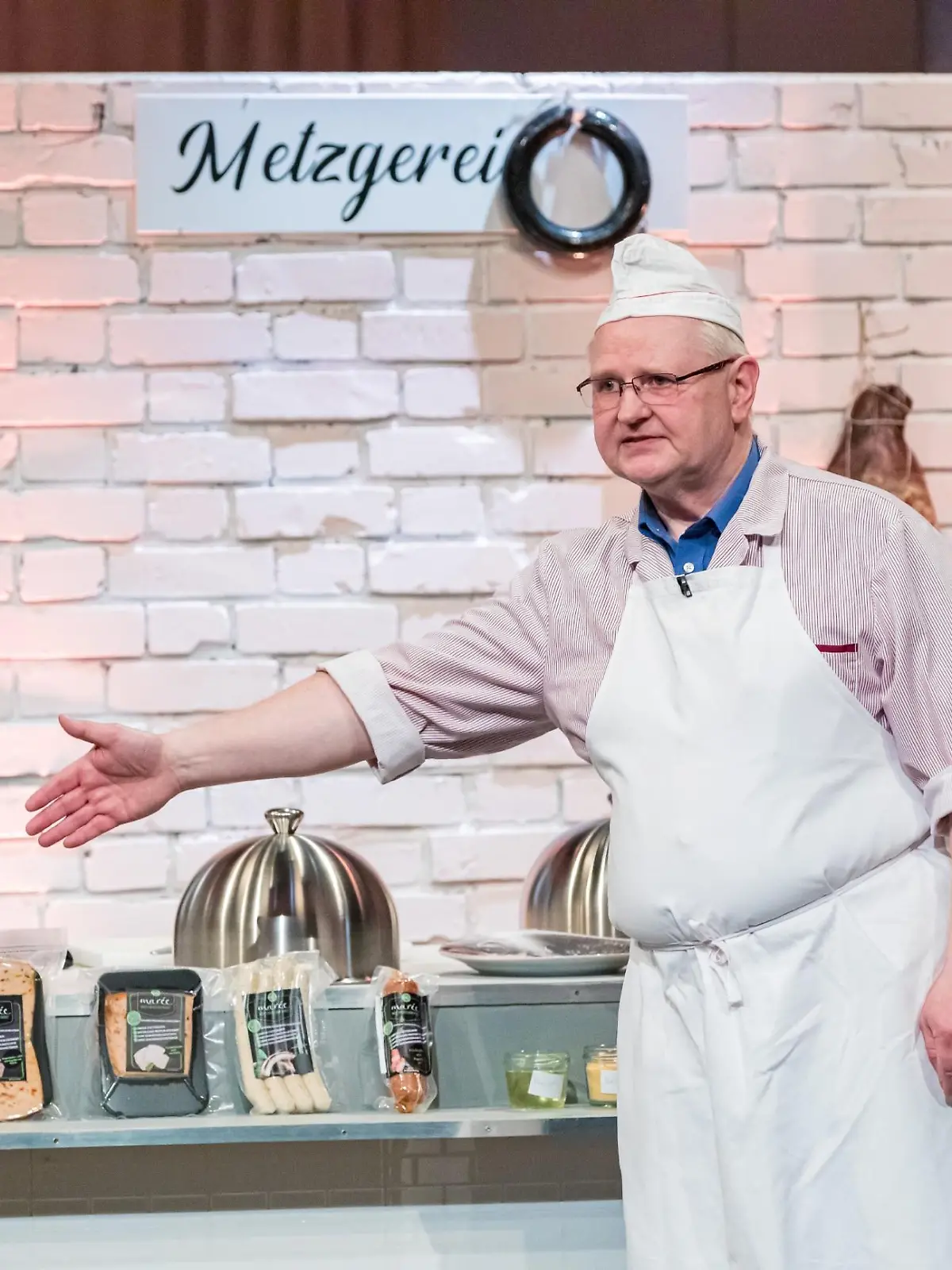 Andreas Tatzel aus Angelburg präsentiert mit _Marée_ Wurst aus Fisch. Er erhofft sich ein Investment von 40.000 Euro für 25 Prozent der Anteile an seinem Unternehmen.  Die Verwendung des sendungsbezogenen Materials ist nur mit dem Hinweis und Verlinkung auf TVNOW gestattet.