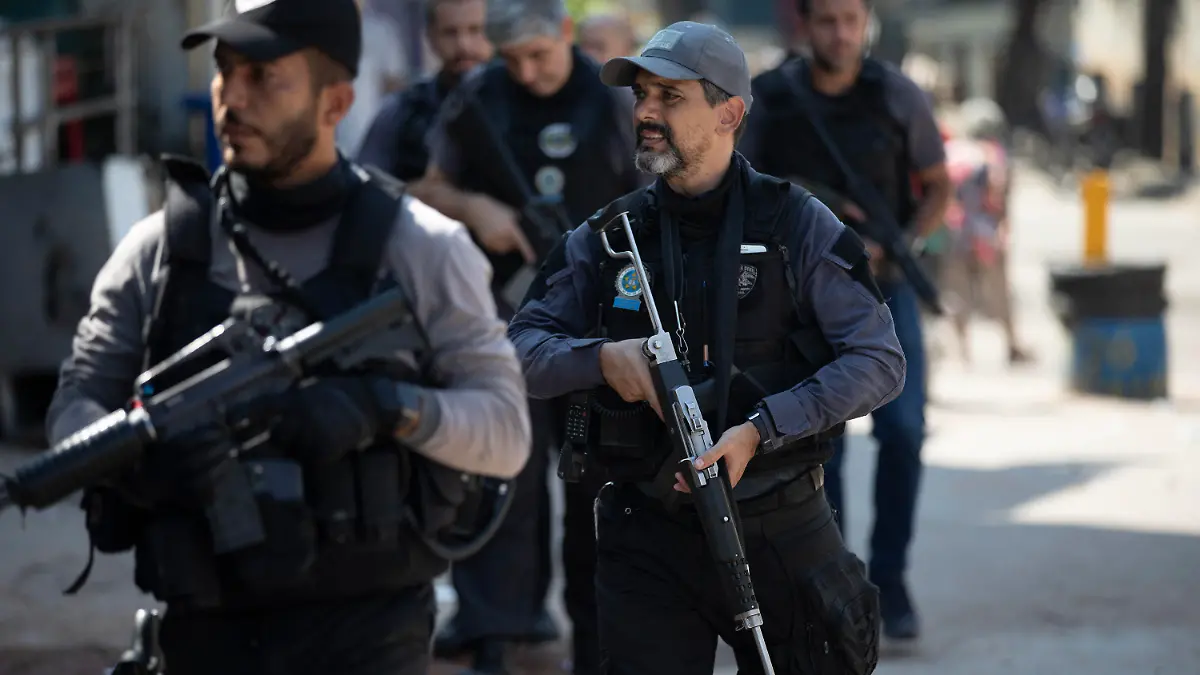 Police conduct an operation against alleged drug traffickers in the Jacarezinho favela of Rio de Janeiro, Brazil, Thursday, May 6, 2021. (AP Photo/Silvia Izquierdo)