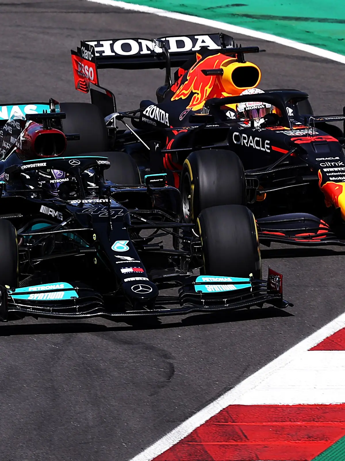PORTIMAO, PORTUGAL - MAY 02: Lewis Hamilton of Great Britain driving the (44) Mercedes AMG Petronas F1 Team Mercedes W12 and Max Verstappen of the Netherlands driving the (33) Red Bull Racing RB16B Honda battle for position during the F1 Grand Prix of Portugal at Autodromo Internacional Do Algarve on May 02, 2021 in Portimao, Portugal. (Photo by Lars Baron/Getty Images)