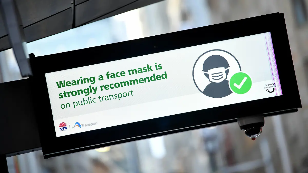NSW CORONAVIRUS COVID19, A notice advising passengers should wear face masks on a light rail service in Sydney, Thursday, May 6, 2021. In Sydney, the Blue Mountains, the Central Coast and Illawarra, masks will be compulsory at all public indoor venues and on public transport from 5pm on Thursday while visitors in homes will be capped at 20.  ACHTUNG: NUR REDAKTIONELLE NUTZUNG, KEINE ARCHIVIERUNG UND KEINE BUCHNUTZUNG SYDNEY NSW AUSTRALIA PUBLICATIONxINxGERxSUIxAUTxONLY Copyright: xJOELxCARRETTx 20210506001540057910 
