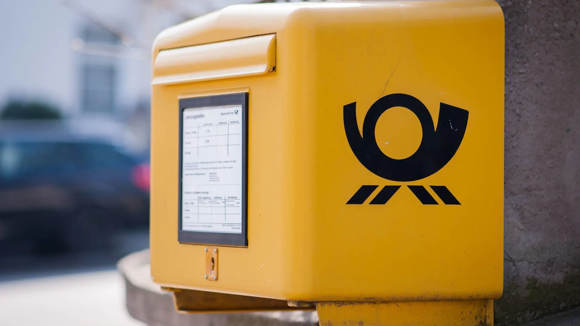  Briefkasten der Deutschen Post an einer Straßenecke in Mönchengladbach Themenbild, Symbolbild, Deutsche Post, Briefkasten, Briefverkehr, 24.03.18 Mönchengladbach NRW Deutschland *** Mailbox of the Deutsche Post on a street corner in Mönchengladbach Theme picture Symbolic picture Deutsche Post Briefkasten Briefverkehr 24 03 18 Mönchengladbach NRW Germany Copyright: xcdn_nszx