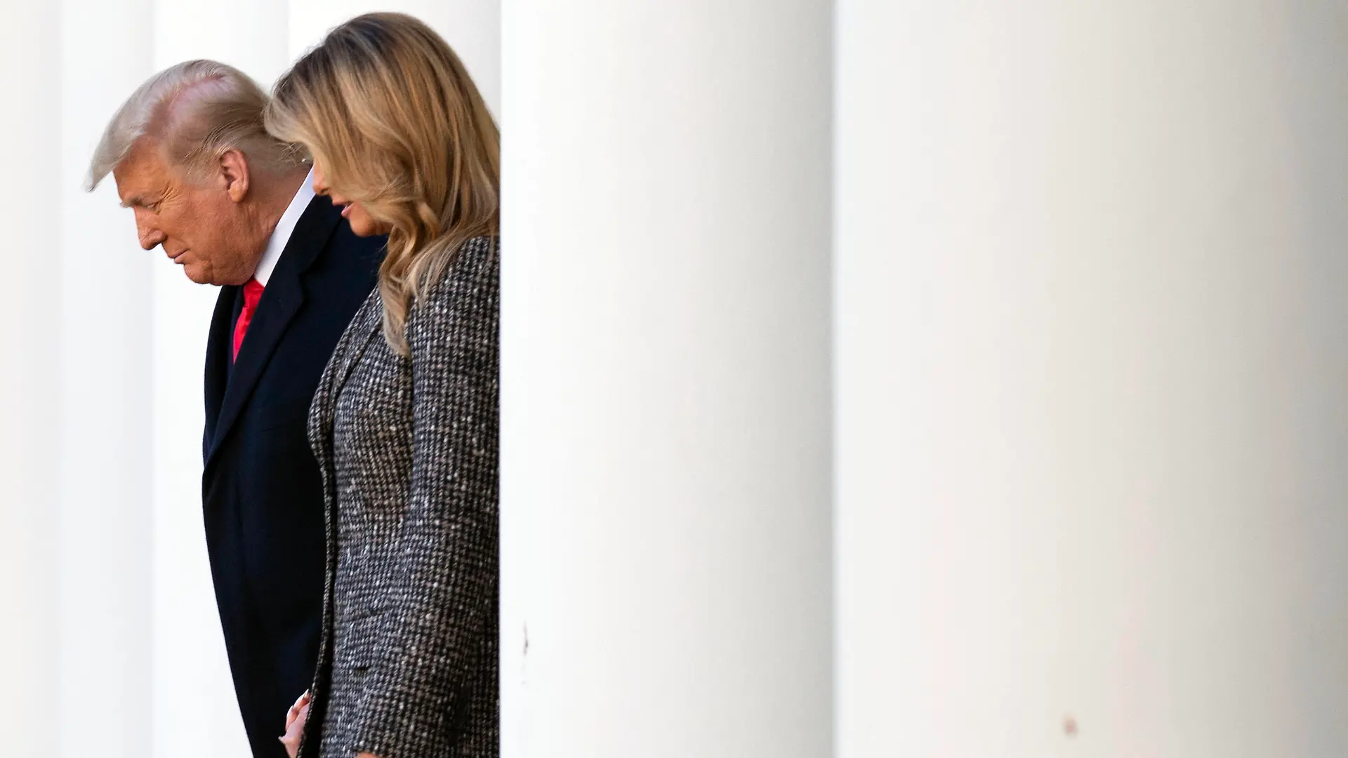  November 24, 2020, Washington, District of Columbia, USA: United States President DONALD J. TRUMP and First Lady MELANIA TRUMP enter the Rose Garden for a ceremony where Trump pardoned the National Thanksgiving Turkey, at the White House on Tuesday. Washington USA - ZUMAs152 20201124_zaa_s152_067 Copyright: xKevinxDietschx-xPoolxViaxCnpx
