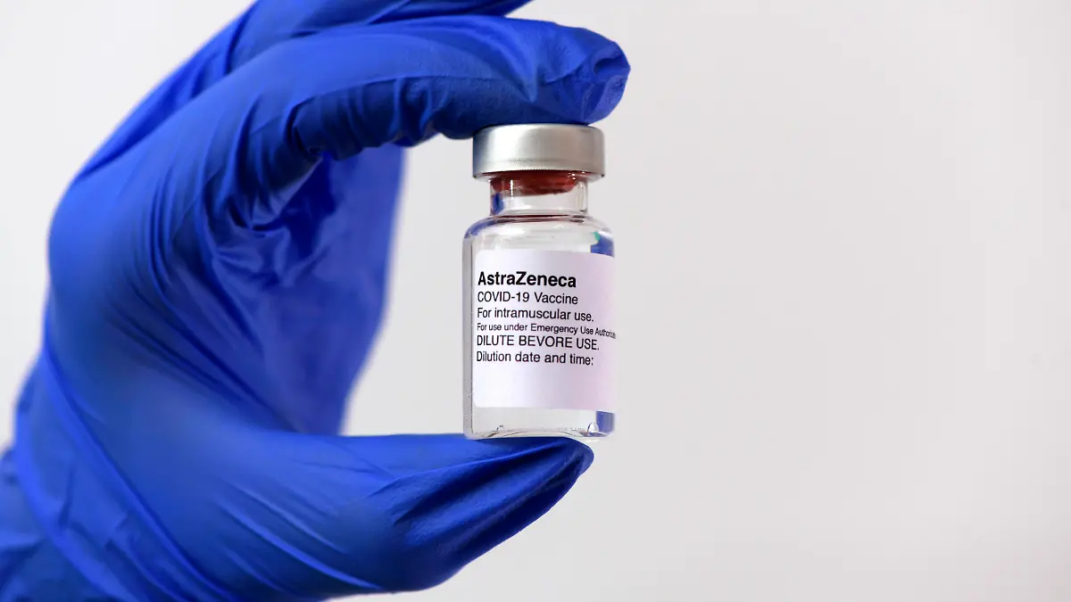  03.02.2021, Symbolbild: Impfstoffe, Astrazeneca, Model Release vorhanden 03.02.2021, Symbolbild: Impfstoffe 03.02.2021, Symbolbild: Impfstoffe *** 03 02 2021, symbol picture vaccines, Astrazeneca, model release available 03 02 2021, symbol picture vaccines 03 02 2021, symbol picture vaccines