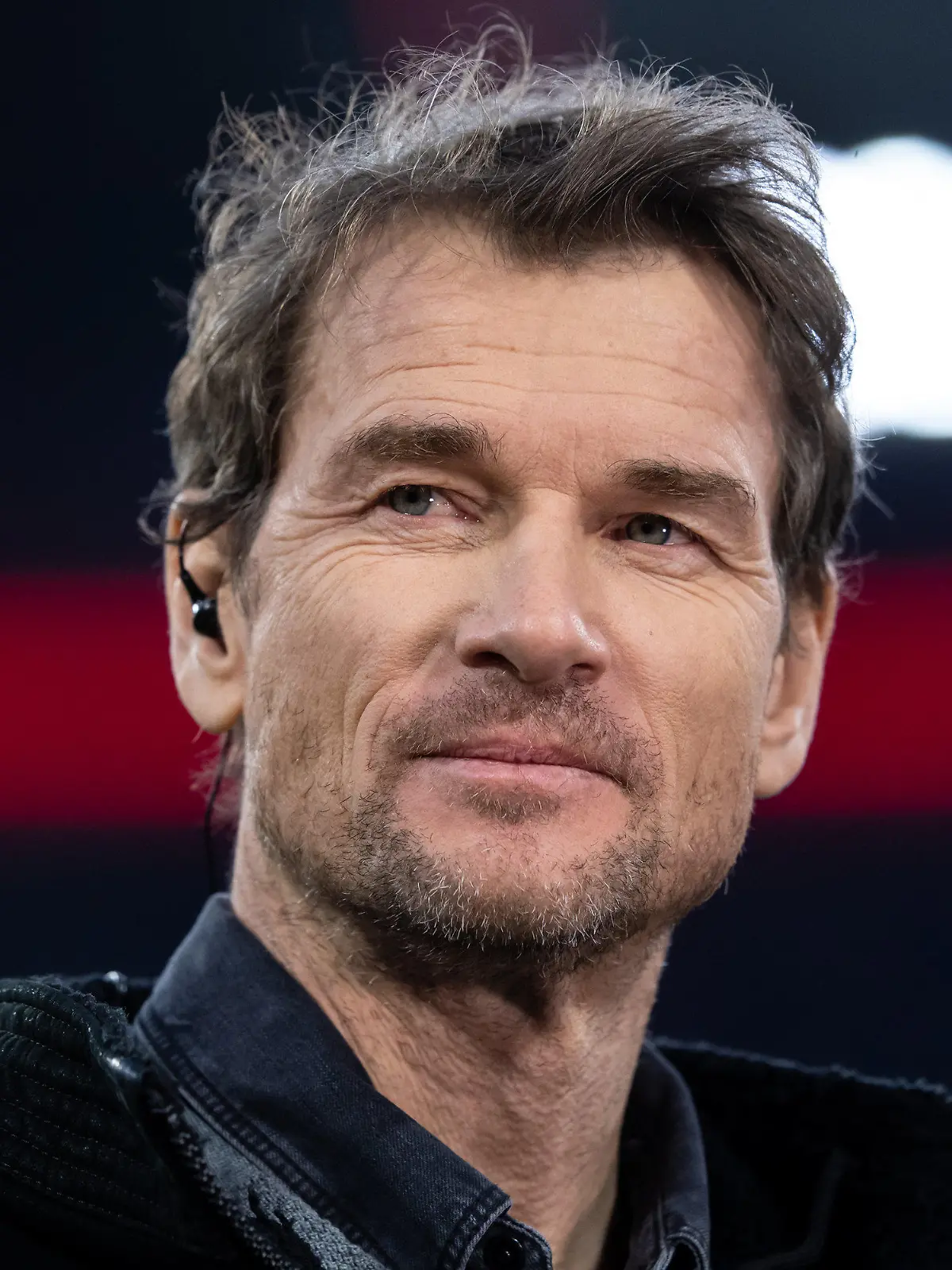 ARCHIV - 09.02.2020, Bayern, München: Fußball: Bundesliga, Bayern München - RB Leipzig, 21. Spieltag in der Allianz Arena. Jens Lehmann, ehemaliger Fußballer und TV-Experte, steht vor dem Spiel im Stadion. (zu dpa «Lehmann sorgt mit Corona-Aussagen für Verwunderung» am 19.04.2020) Foto: Sven Hoppe/dpa +++ dpa-Bildfunk +++