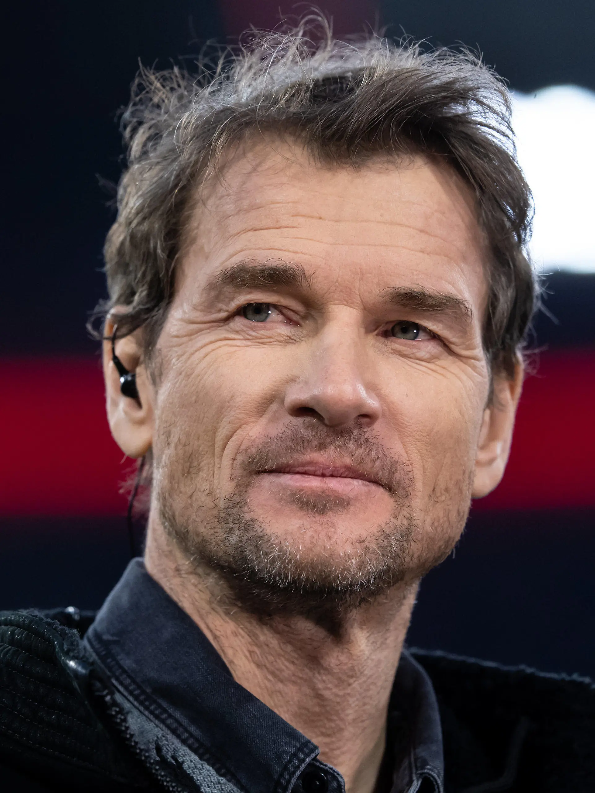 ARCHIV - 09.02.2020, Bayern, München: Fußball: Bundesliga, Bayern München - RB Leipzig, 21. Spieltag in der Allianz Arena. Jens Lehmann, ehemaliger Fußballer und TV-Experte, steht vor dem Spiel im Stadion. (zu dpa «Lehmann sorgt mit Corona-Aussagen für Verwunderung» am 19.04.2020) Foto: Sven Hoppe/dpa +++ dpa-Bildfunk +++