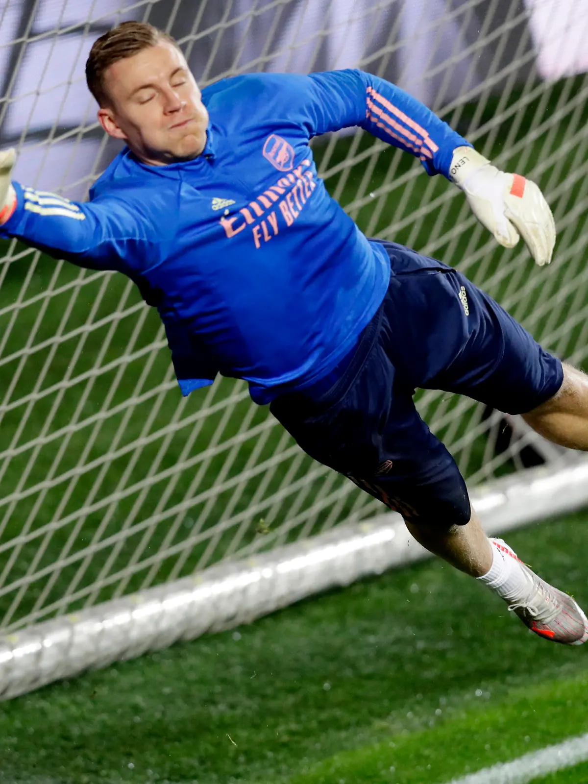 Soccer Football - Europa League - Quarter Final Second Leg - Slavia Prague v Arsenal - Sinobo Stadium, Prague, Czech Republic - April 15, 2021  Arsenal's Bernd Leno during the warm up before the match REUTERS/David W Cerny