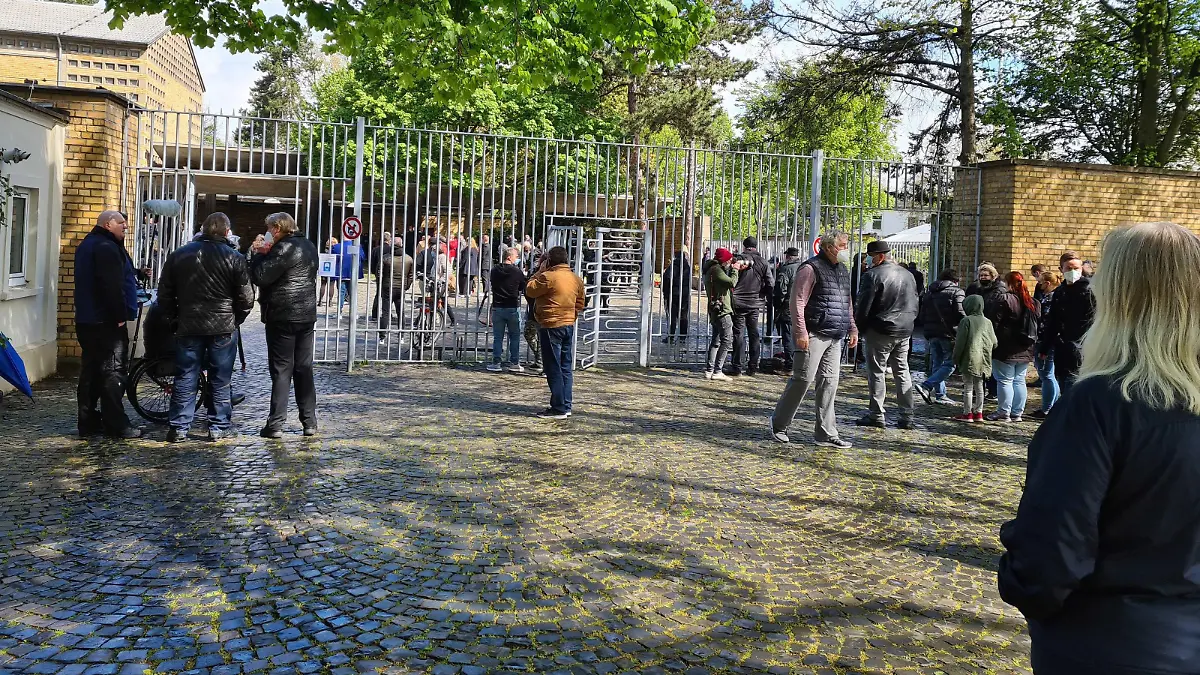 Trauergäste bei der Beerdigung von Willi Herren