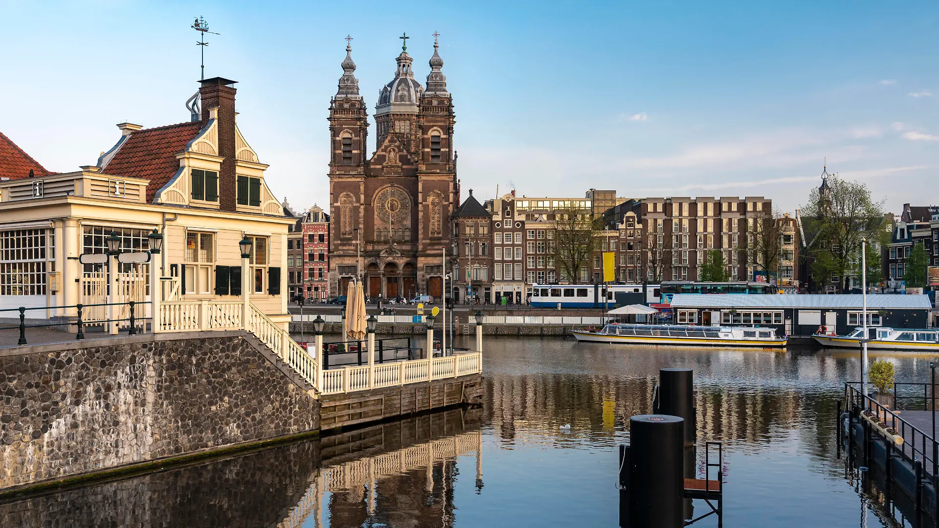 Netherlands, North Holland, Amsterdam, City canal with Basilica of Saint Nicholas in background TAMF02638