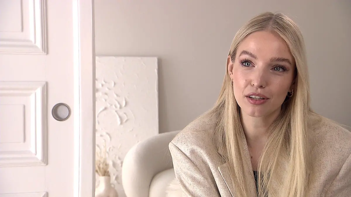 Influencerin Leonie Hanne musste wegen Corona umdenken und statt zu reisen, arbeitet sie nun von Zuhause.