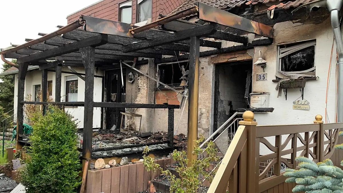 In Fuldabrück ist in der Nacht zum 4.5.2021 ein Reihenhaus in Flammen aufgegangen.
