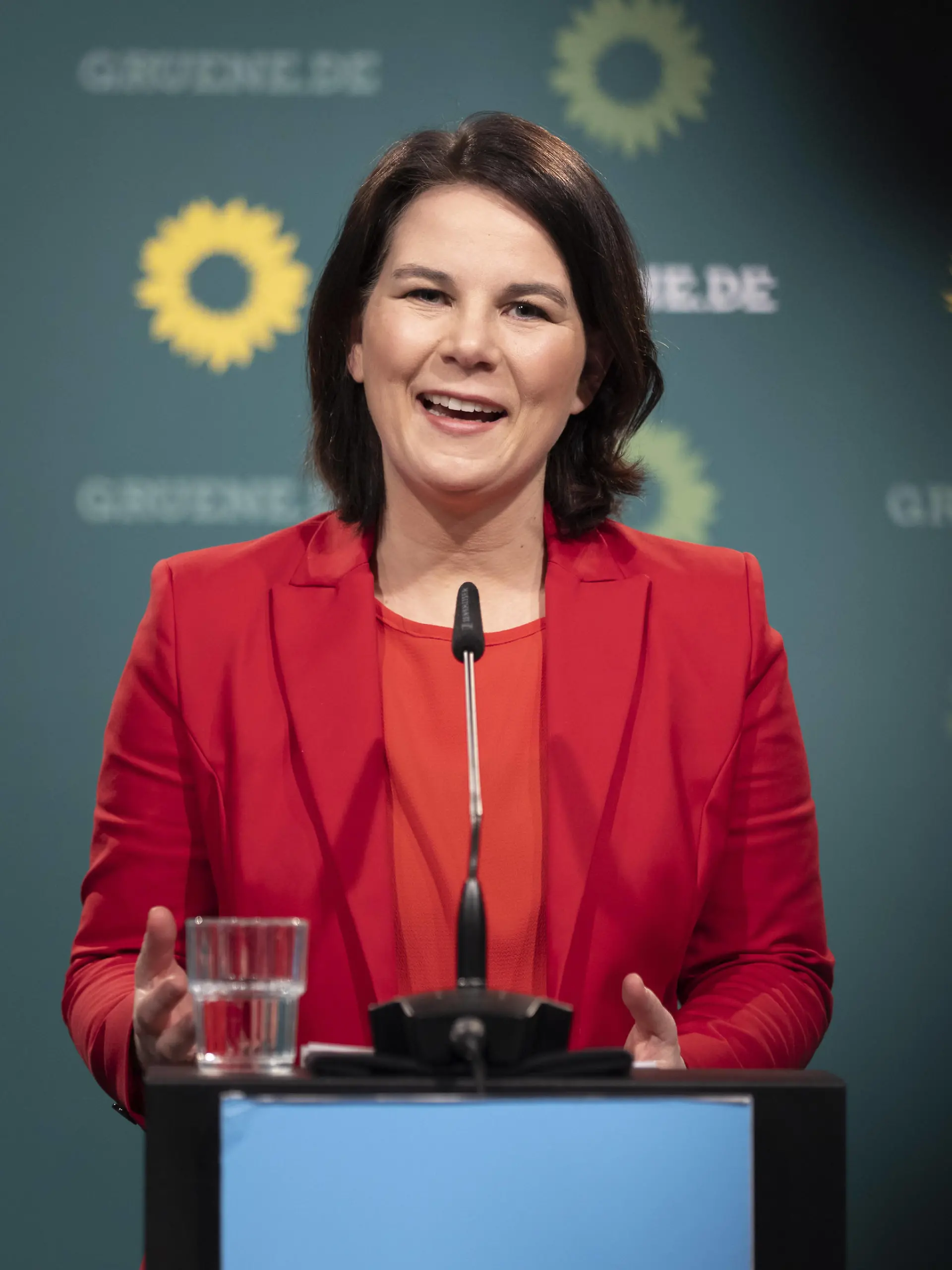 News Themen der Woche KW17  News Bilder des Tages Pressekonferenz mit Annalena Baerbock, Bundesvorsitzende Gruene und Kanzlerkandidatin. Berlin, 26.04.2021 Berlin Deutschland *** Press Conference with Annalena Baerbock, Federal Chairwoman of the Greens and Candidate for Chancellor Berlin, 26 04 2021 Berlin Germany Copyright: xThomasxImo/photothek.dex
