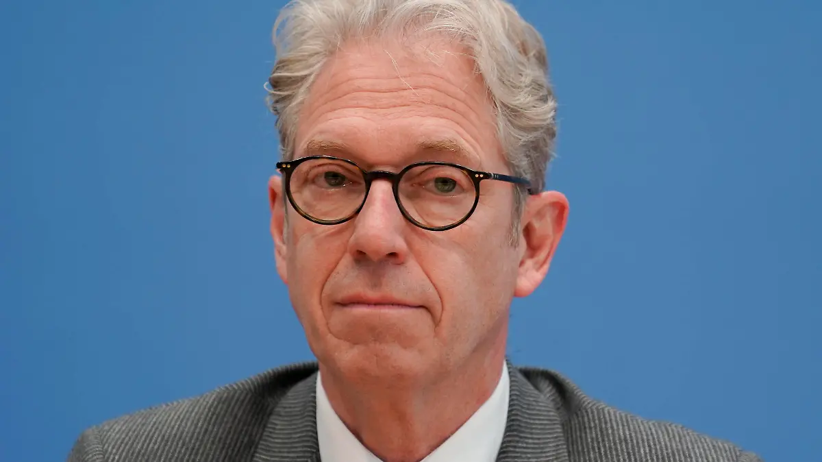 Bundespressekonferenz, Impfstart in den Hausarztpraxen Aktuell, 01.04.2021, Berlin, Dr. Andreas Gassen, Vorstandsvorsitzender Kassenaerztliche Bundesvereinigung KBV im Portrait bei der Bundespressekonferenz zum Thema Impfstart in den Hausarztpraxen Berlin Berlin Deutschland *** Federal press conference, Vaccination start in the family doctor practices current, 01 04 2021, Berlin, Dr Andreas Gassen, chairman of the board Kassenaerztliche Bundesvereinigung KBV in the portrait with the Federal press conference to the topic Vaccination start in the family doctor practices Berlin Berlin Germany
