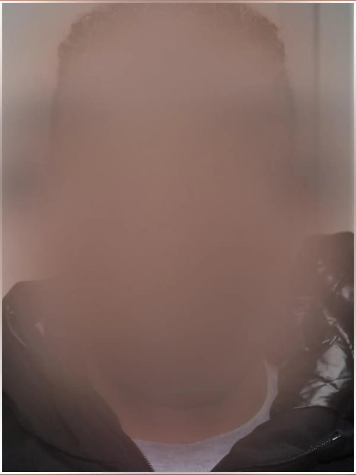 Die Hamburger Polizei hat die Fahndung  nach einem Flüchtigen Mann mit einer Rasierklinge im Magen beendet.