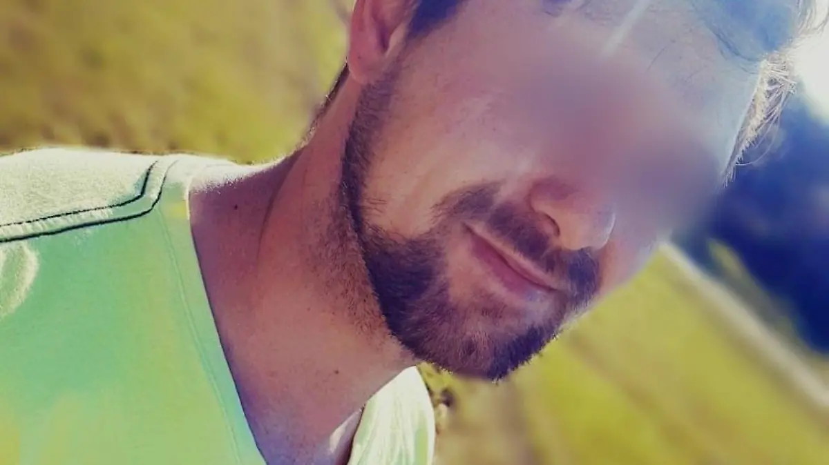 Der kleine durfte nur zwei Jahre alt werden, Der Partner seiner Mutter missbrauchte das Kind über einen längeren Zeitraum, schlug es, tötete es am 10. Juli 2020.