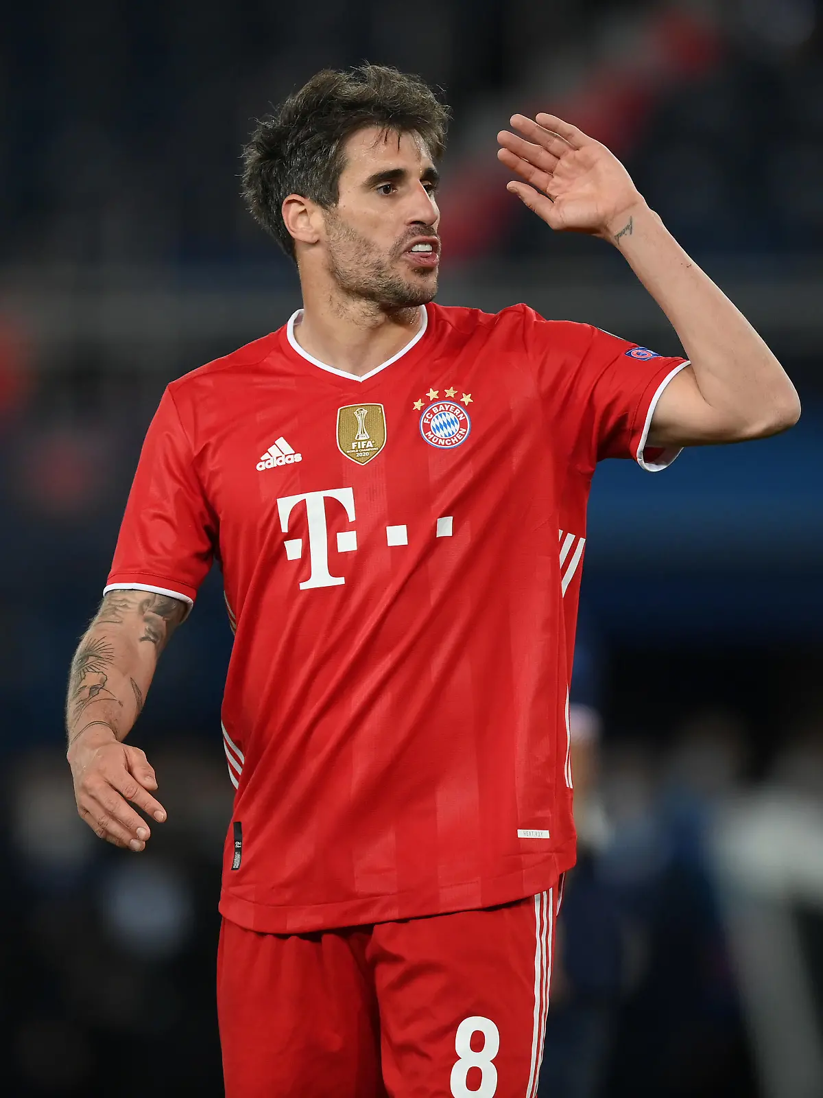 PARIS, FRANCE - APRIL 13: Javi Martinez of FC Bayern Muenchen reacts  during the UEFA Champions League Quarter Final Second Leg match between Paris Saint-Germain and FC Bayern Munich at Parc des Princes on April 13, 2021 in Paris, France. (Photo by Matthias Hangst/Getty Images)