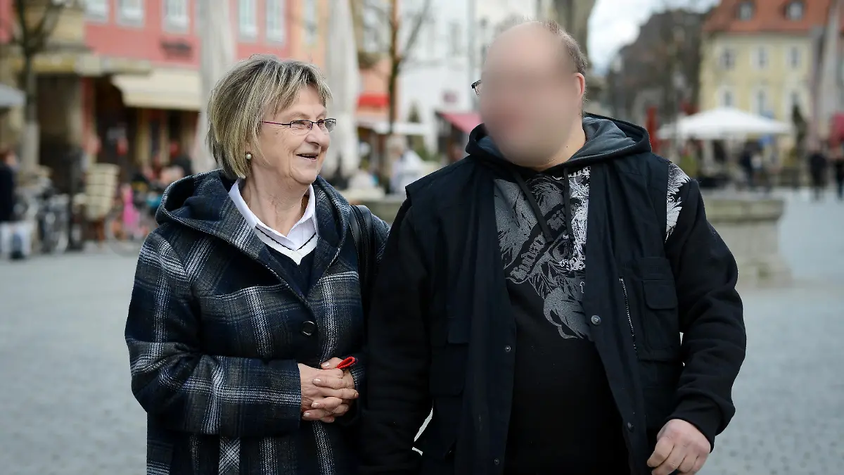Betreuerin Gudrun Rödel und Ulvi K.