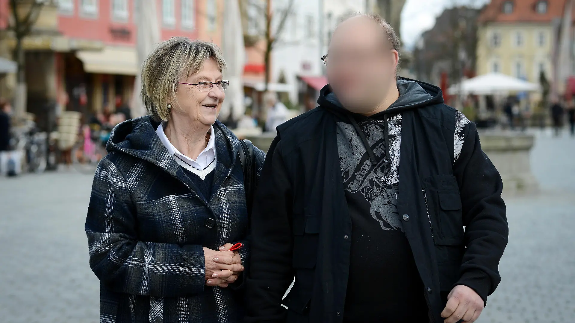 Betreuerin Gudrun Rödel und Ulvi K.
