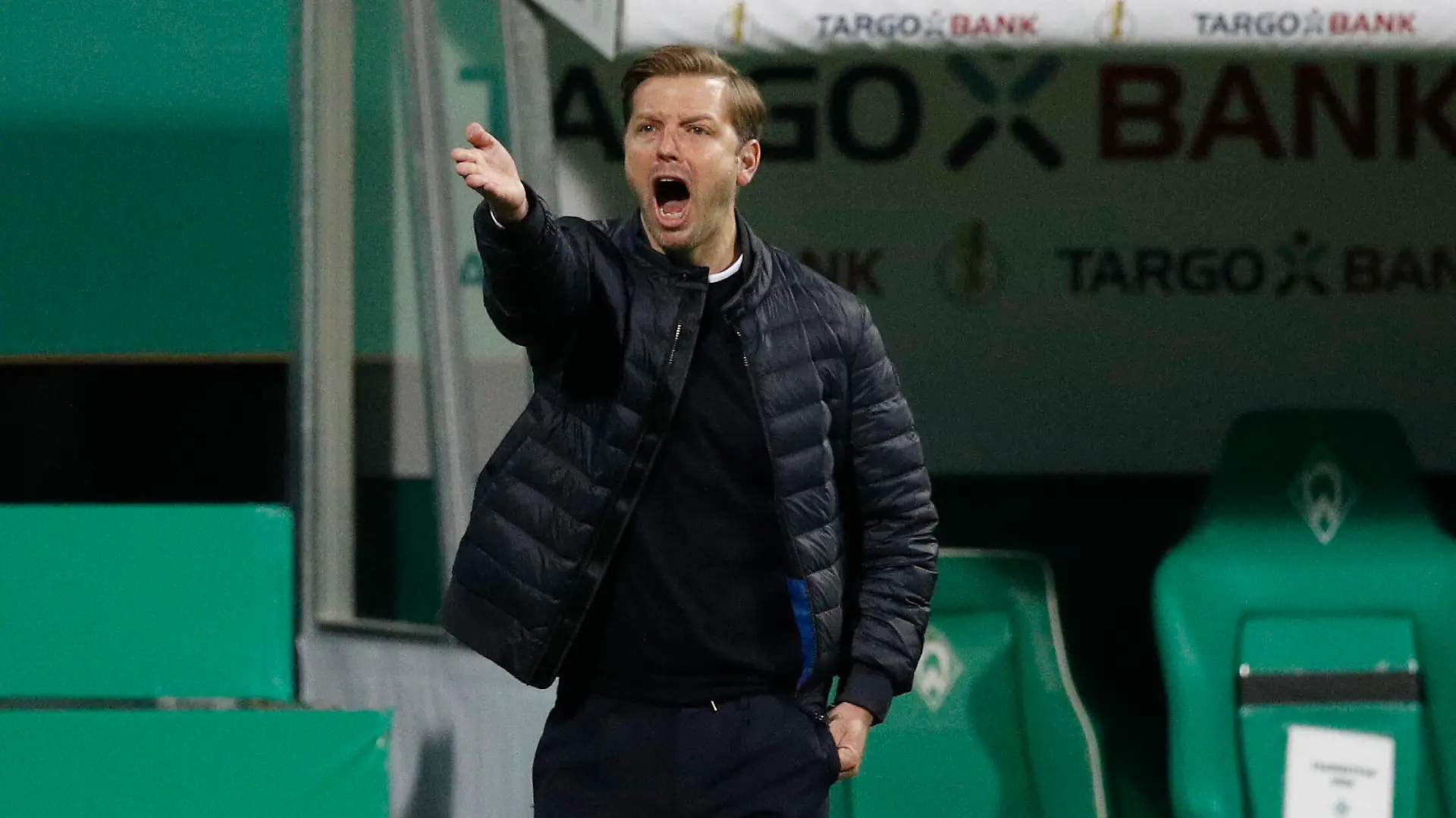 30.04.2021, wohninvest WESERSTADION, Bremen, GER, DFB POKAL, Achtelfinale, SV Werder Bremen vs RB Leipzig, im Bild Florian Kohfeldt Trainer, Bremen gibt lautstark Anweisungen Wichtiger Hinweis: Der DFB untersagt die Verwendung von Sequenzbildern im Internet und in Online-Medien waehrend des Spiels einschließlich Halbzeit. Sperrfrist Der DFB erlaubt die Publikation und Weiterverwertung der Bilder auf mobilfunkfaehigen Endgeraeten insbesondere MMS und ueber DVB-H und DMB erst nach Spielende. SV Werder Bremen vs RB Leipzig *** 30 04 2021, wohninvest WESERSTADION, Bremen, GER, DFB POKAL, Round of 16, SV Werder Bremen vs RB Leipzig, pictured Florian Kohfeldt coach, Bremen gives loud instructions Important notice The DFB prohibits the use of sequence pictures on the internet and in online media during the match including half-time blackout period The DFB allows the publication and further use of the pictures on mobile devices, in particular MMS and via DVB H and DMB only after the end of the match SV Werder Bremen vs RB Leipzig