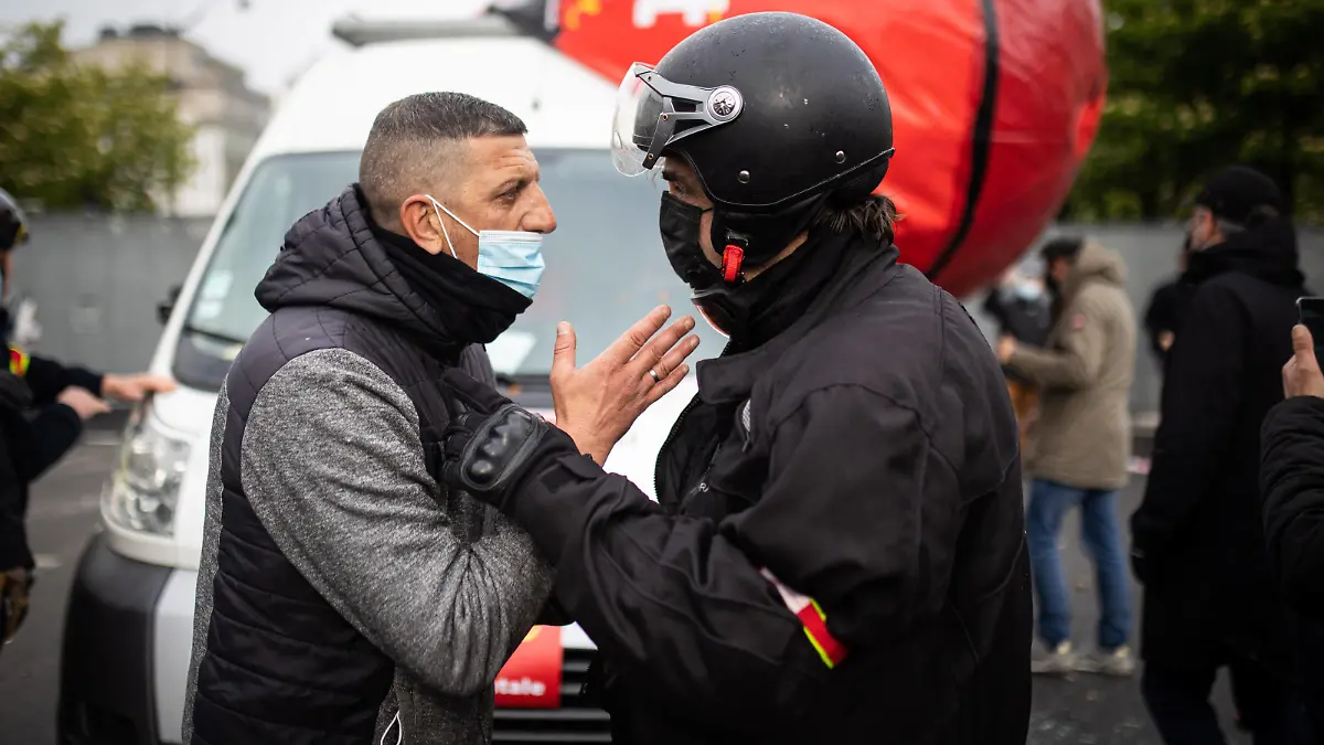 Paris, France, May 1st, 2021 - A demonstrator and a member of the CGT security team exchange tense words after many people attacked the various unions. PUBLICATIONxNOTxINxFRA Copyright: xAlexisxSciardx
