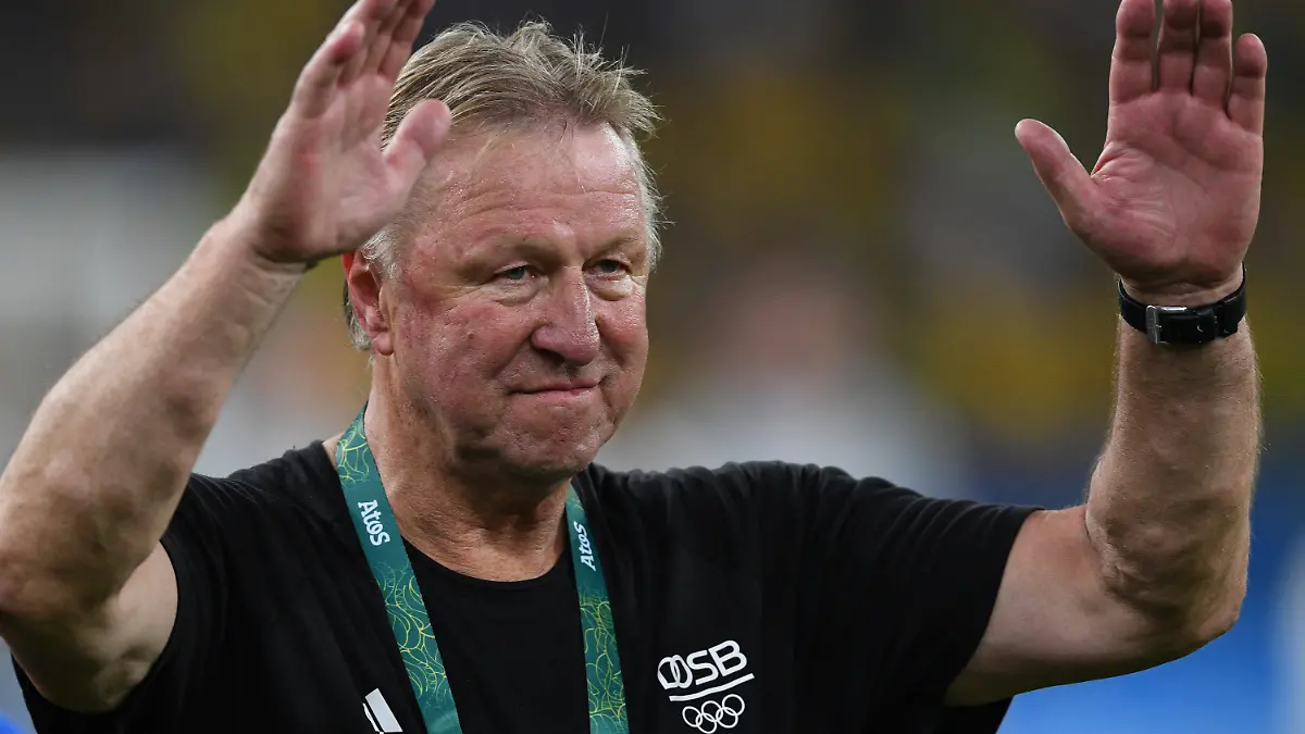 Coach Horst Hrubesch of Germany reacts after loosing the Men's soccer Gold Medal Match between Brazil and Germany during the Rio 2016 Olympic Games at the Maracana in Rio de Janeiro, Brazil, 20 August 2016. Photo: Soeren Stache/dpa +++(c) dpa - Bildfunk+++
