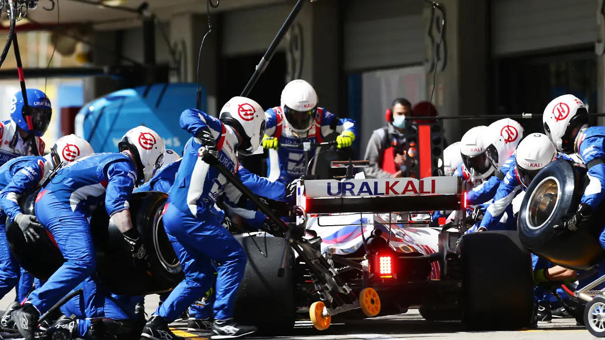 PORTIMAO, PORTUGAL - MAY 02: Nikita Mazepin of Russia driving the (9) Haas F1 Team VF-21 Ferrari comes in for a tyre change during the F1 Grand Prix of Portugal at Autodromo Internacional Do Algarve on May 02, 2021 in Portimao, Portugal. (Photo by Peter Fox/Getty Images)