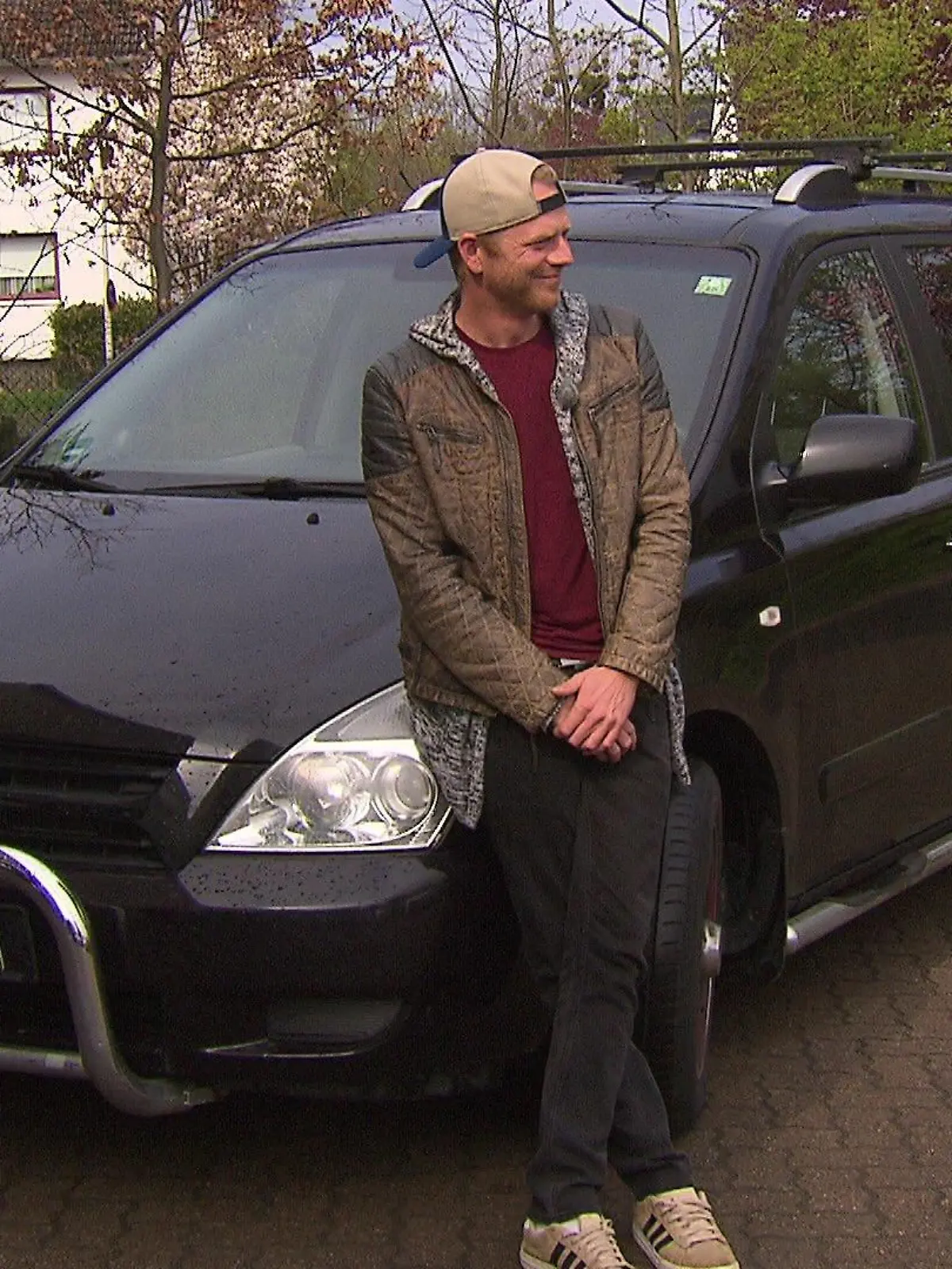 Stephan Krums (39) mit seinem "Schrotthaufen"
