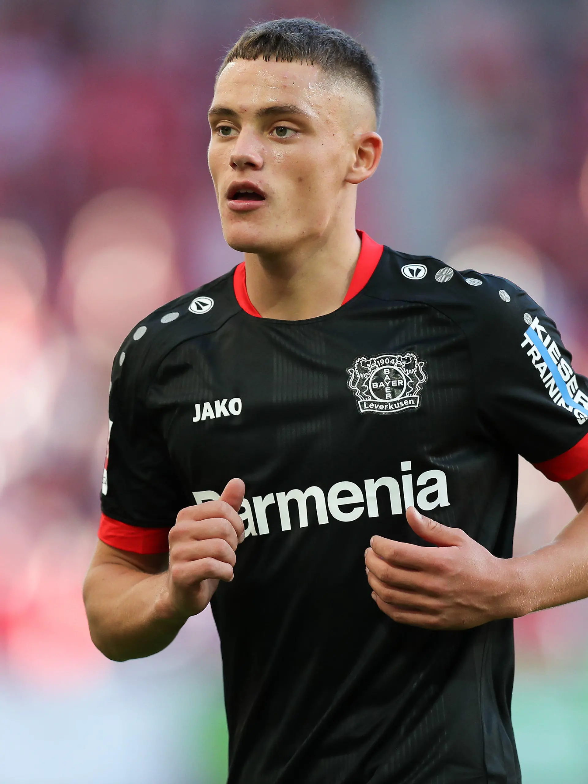 ARCHIV - 03.10.2020, Baden-Württemberg, Stuttgart: Fußball: Bundesliga, VfB Stuttgart - Bayer Leverkusen, 3. Spieltag, Mercedes-Benz Arena. Leverkusens Florian Wirtz in Aktion. (zu dpa "Leverkusens Wirtz vor U21-Rekord - Kuntz: «Nicht der Heilsbringer»") Foto: Tom Weller/dpa - WICHTIGER HINWEIS: Gemäß den Vorgaben der DFL Deutsche Fußball Liga bzw. des DFB Deutscher Fußball-Bund ist es untersagt, in dem Stadion und/oder vom Spiel angefertigte Fotoaufnahmen in Form von Sequenzbildern und/oder videoähnlichen Fotostrecken zu verwerten bzw. verwerten zu lassen. +++ dpa-Bildfunk +++
