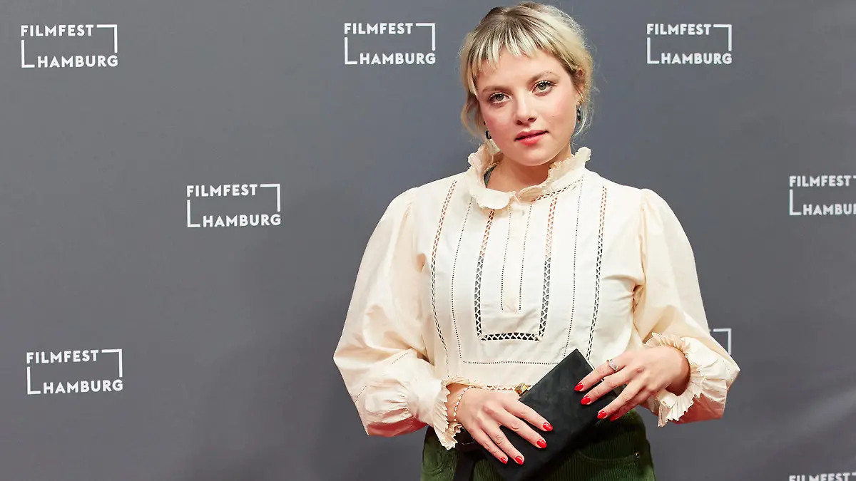 26.09.2020, Hamburg: Jella Haase, Schauspielerin, kommt zur Premiere des Films "Bis wir tot sind oder frei" im Rahmen des Filmfestes Hamburg. Foto: Georg Wendt/dpa +++ dpa-Bildfunk +++