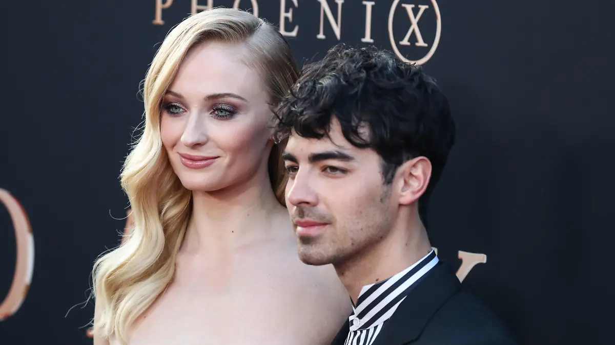 HOLLYWOOD, LOS ANGELES, CALIFORNIA, USA - JUNE 04: Los Angeles Premiere Of 20th Century Fox's 'Dark Phoenix' held at the TCL Chinese Theatre IMAX on June 4, 2019 in Hollywood, Los Angeles, California, United States.
(Photo by Xavier Collin/Image Press Agency)
Pictured: Sophie Turner,Joe Jonas
Ref: SPL5095861 040619 NON-EXCLUSIVE
Picture by: Xavier Collin/Image Press Agency/Splash News / SplashNews.com
Splash News and Pictures
Los Angeles: 310-821-2666
New York: 212-619-2666
London: 0207 644 7656
Milan: 02 4399 8577
photodesk@splashnews.com
World Rights,