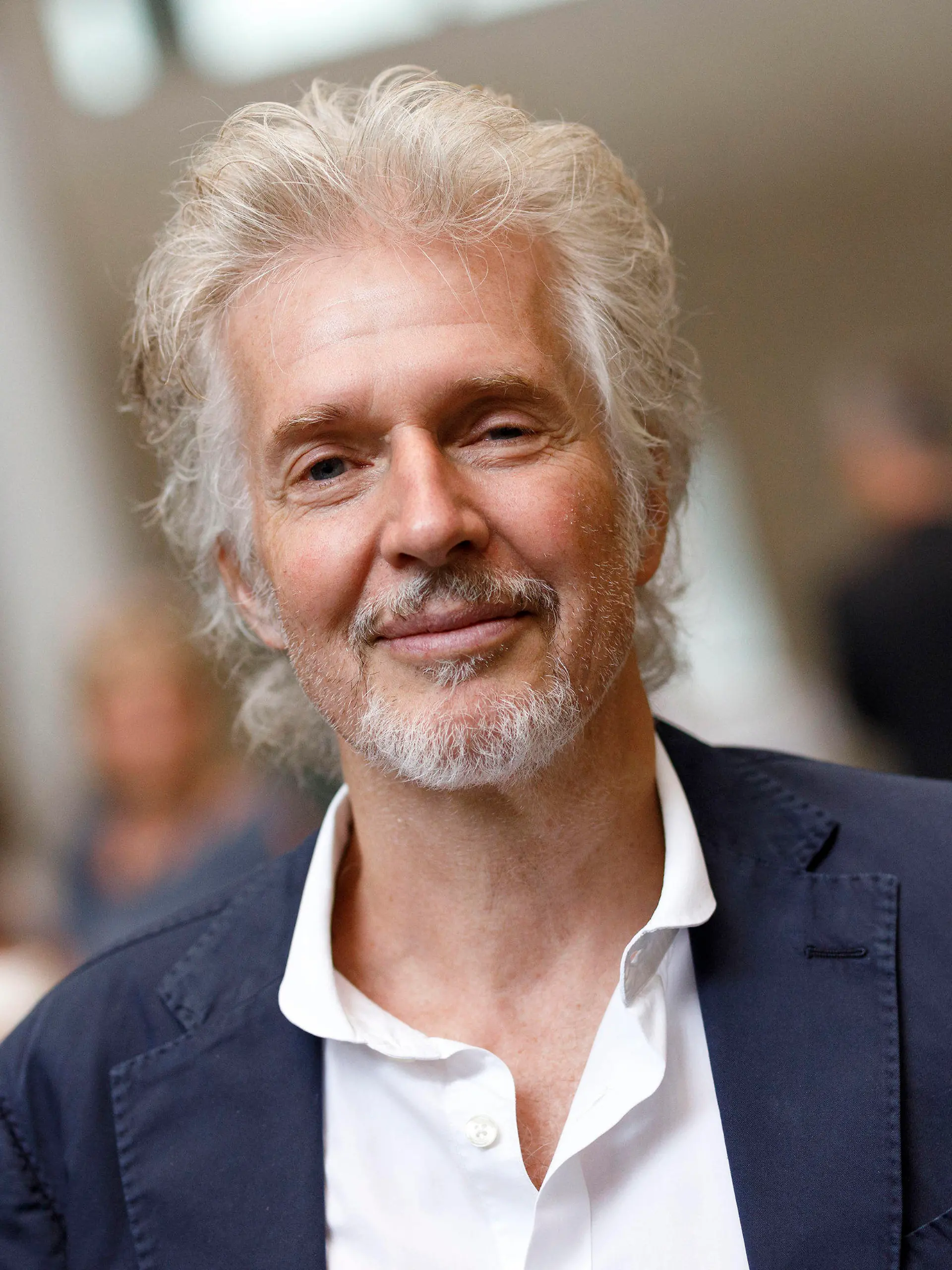 01.09.2019, Nordrhein-Westfalen, Köln: Frank Schätzing, deutscher Schriftsteller, aufgenommen beim Kölner Ehrenamtstag 2019. Der Thriller-Autor hat mit «Was, wenn wir einfach die Welt retten? Handeln in der Klimakrise» ein Sachbuch geschrieben, es erscheint beim Verlag Kiepenheuer & Witsch, (zu dpa-Interview und Korr "Neues Schätzing-Buch: Mit mehr Klimaschutz in eine bessere Zukunft") Foto: Christoph Hardt/Geisler-Fotopress/dpa +++ dpa-Bildfunk +++