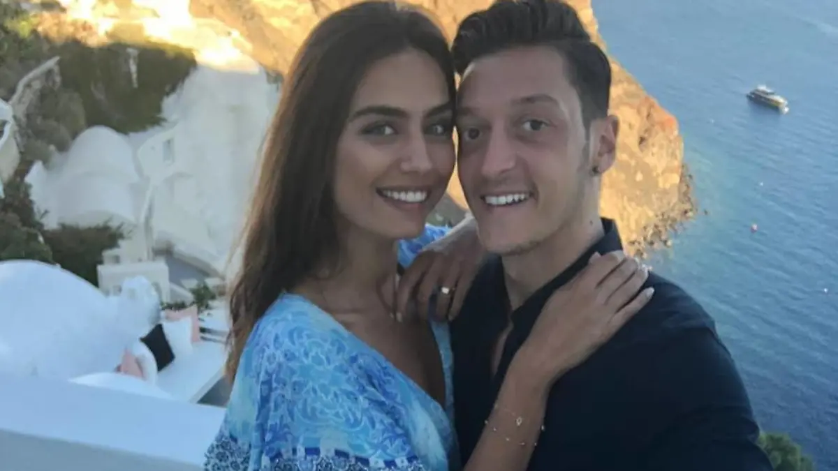 Mesut Özil und seine Freundin Amine Gülse.