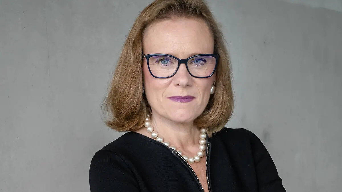 HANDOUT - 06.11.2019, ---: Belen Garijo, stellvertretende Vorsitzende der Geschäftsleitung und stellvertretender CEO von Merck, schaut in die Kamera. Die Spanierin, die bis zuletzt die Pharma-Sparte bei Merck leitete, löst zum 1. Mai Vorgänger Oschmann ab. (zu dpa «Erste alleinige Chefin im Dax: Belén Garijo führt Merck») Foto: Bernd Hartung/Merck/dpa - ACHTUNG: Nur zur redaktionellen Verwendung im Zusammenhang mit der aktuellen Berichterstattung und nur mit vollständiger Nennung des vorstehenden Credits +++ dpa-Bildfunk +++