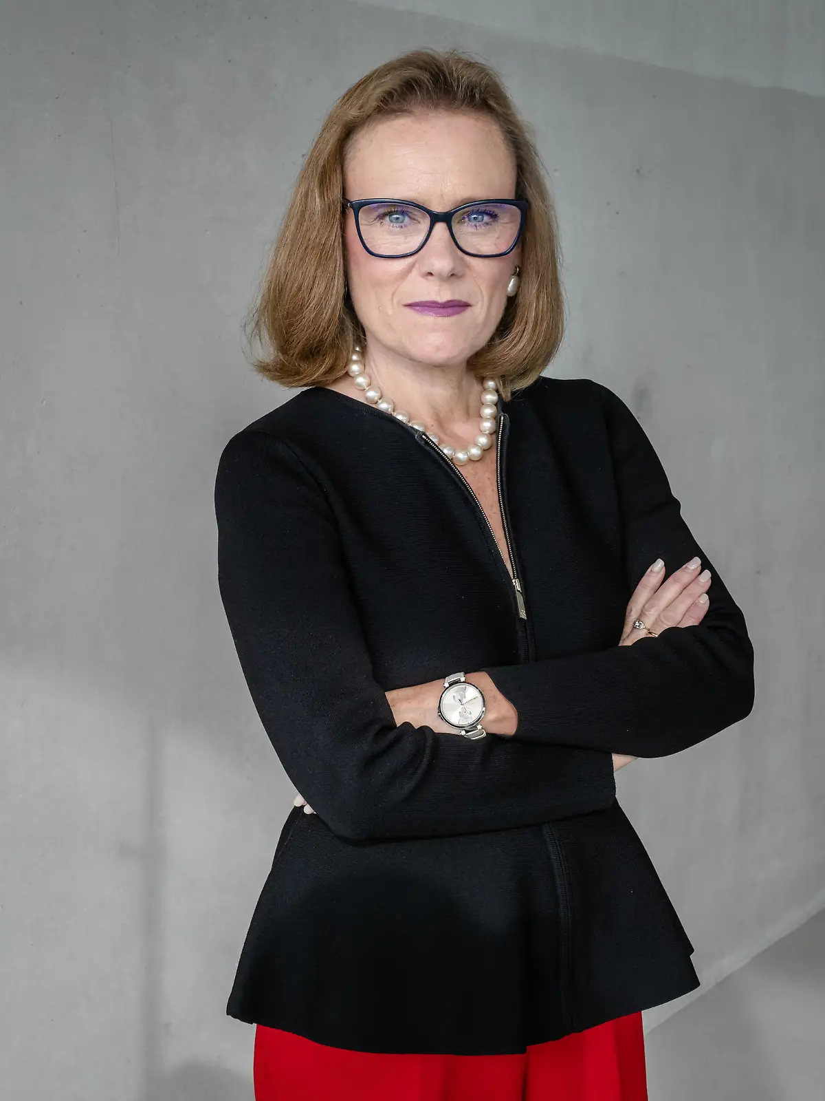 HANDOUT - 06.11.2019, ---: Belen Garijo, stellvertretende Vorsitzende der Geschäftsleitung und stellvertretender CEO von Merck, schaut in die Kamera. Die Spanierin, die bis zuletzt die Pharma-Sparte bei Merck leitete, löst zum 1. Mai Vorgänger Oschmann ab. (zu dpa «Erste alleinige Chefin im Dax: Belén Garijo führt Merck») Foto: Bernd Hartung/Merck/dpa - ACHTUNG: Nur zur redaktionellen Verwendung im Zusammenhang mit der aktuellen Berichterstattung und nur mit vollständiger Nennung des vorstehenden Credits +++ dpa-Bildfunk +++