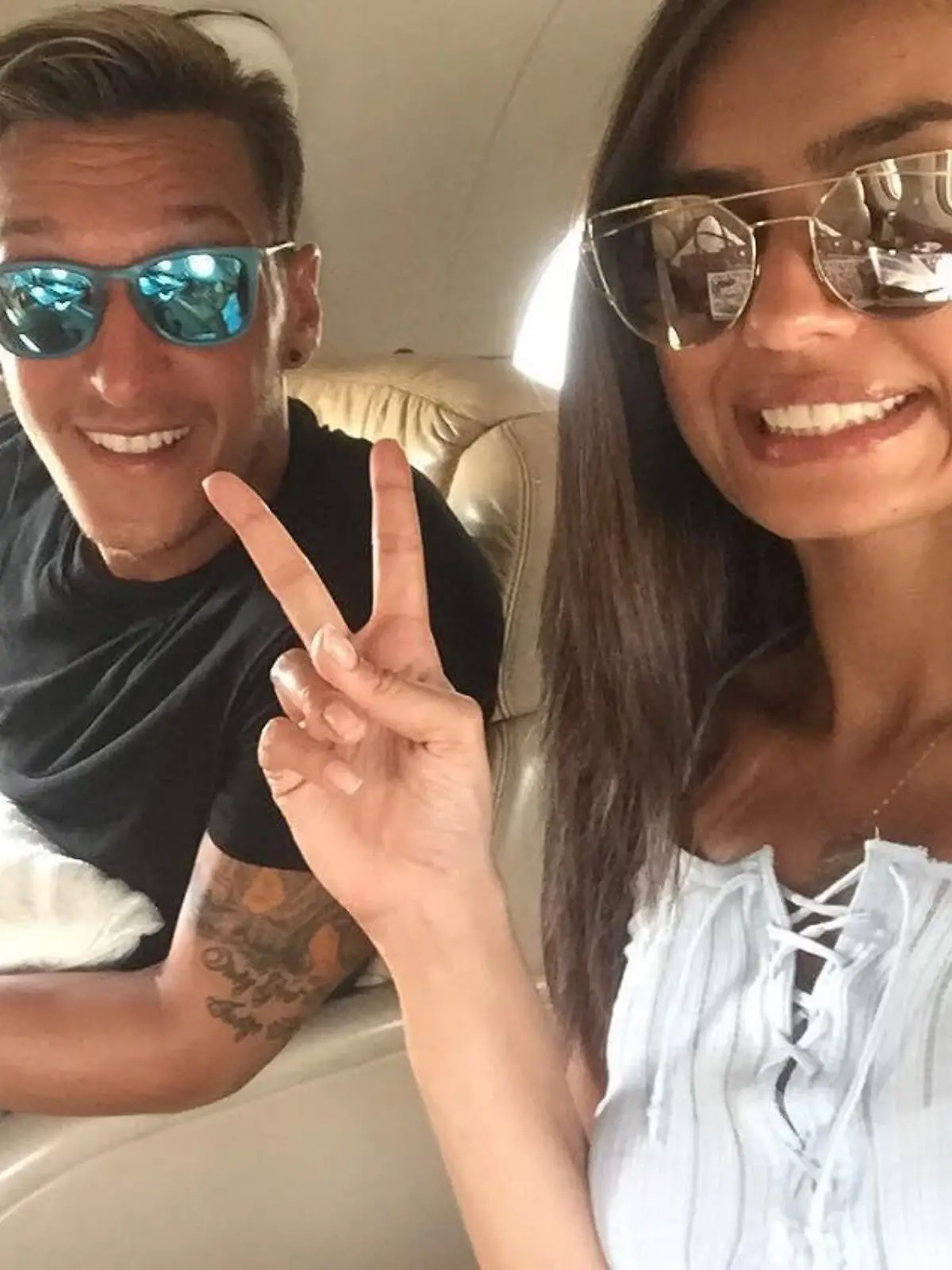 Mesut Özil mit seiner Freundin Amine Gülse