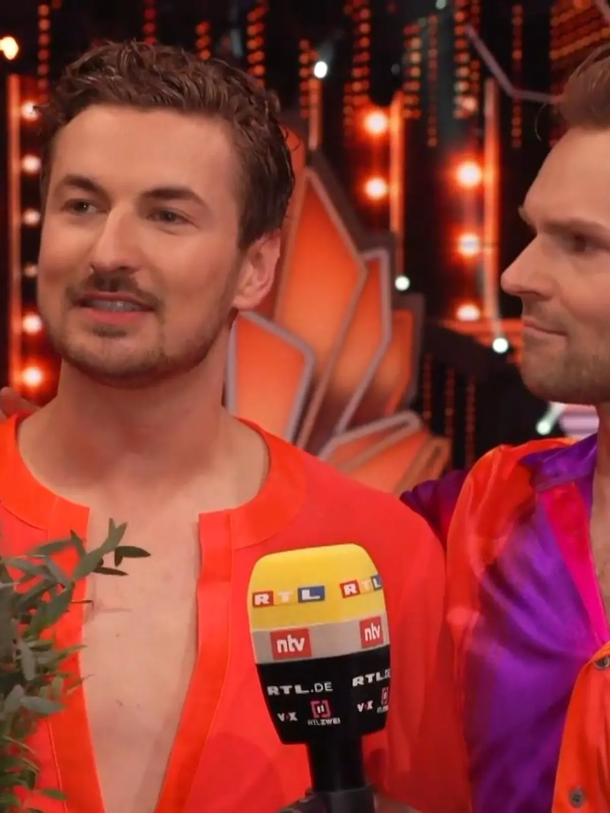 Bild zu: "Wie reagieren Nicolas und Vadim auf die Entscheidung?"