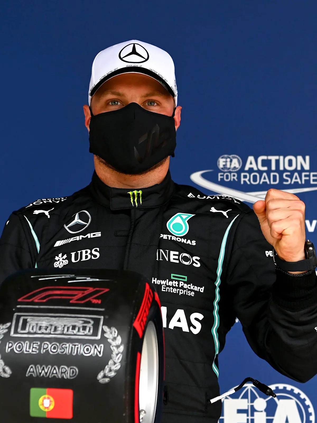 01.05.2021, Portugal, Portimao: Motorsport: Formel-1-Weltmeisterschaft, Grand Prix von Portugal, Algarve International Circuit, Qualifyingsession: Valtteri Bottas aus Finnland vom Team Mercedes freut sich, nachdem er im Qualifying die Pole Position geholt hat. Der Große Preis von Portugal findet am 2. Mai statt. Foto: Gabriel Buoys/Pool AFP/AP/dpa +++ dpa-Bildfunk +++