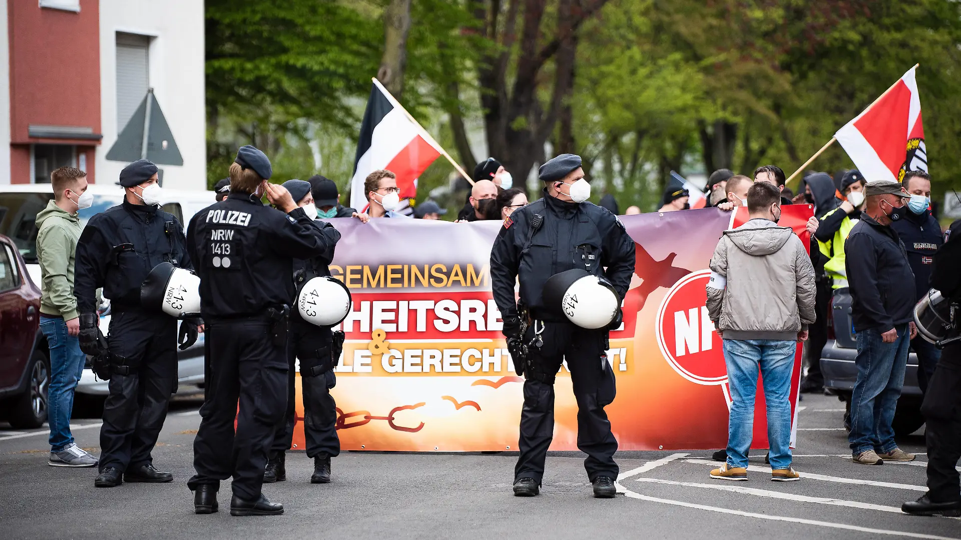  1. Mai Demonstrationen in Essen Essen Westbahnhof *** 1 May Demonstrations in Essen Essen Westbahnhof Copyright: xGruberx