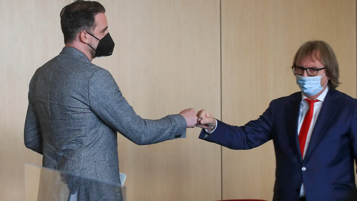 Former soccer player Christoph Metzelder and his lawyer Ulrich Sommer bump fists before the beginning of his trial, at a regional court in Duesseldorf, Germany, Thursday, April 29, 2021. The former defender of Borussia Dortmund, Real Madrid and Schalke 04 stands trial on charges of possession and distribution of child pornography. (Wolfgang Rattay/AP via Pool