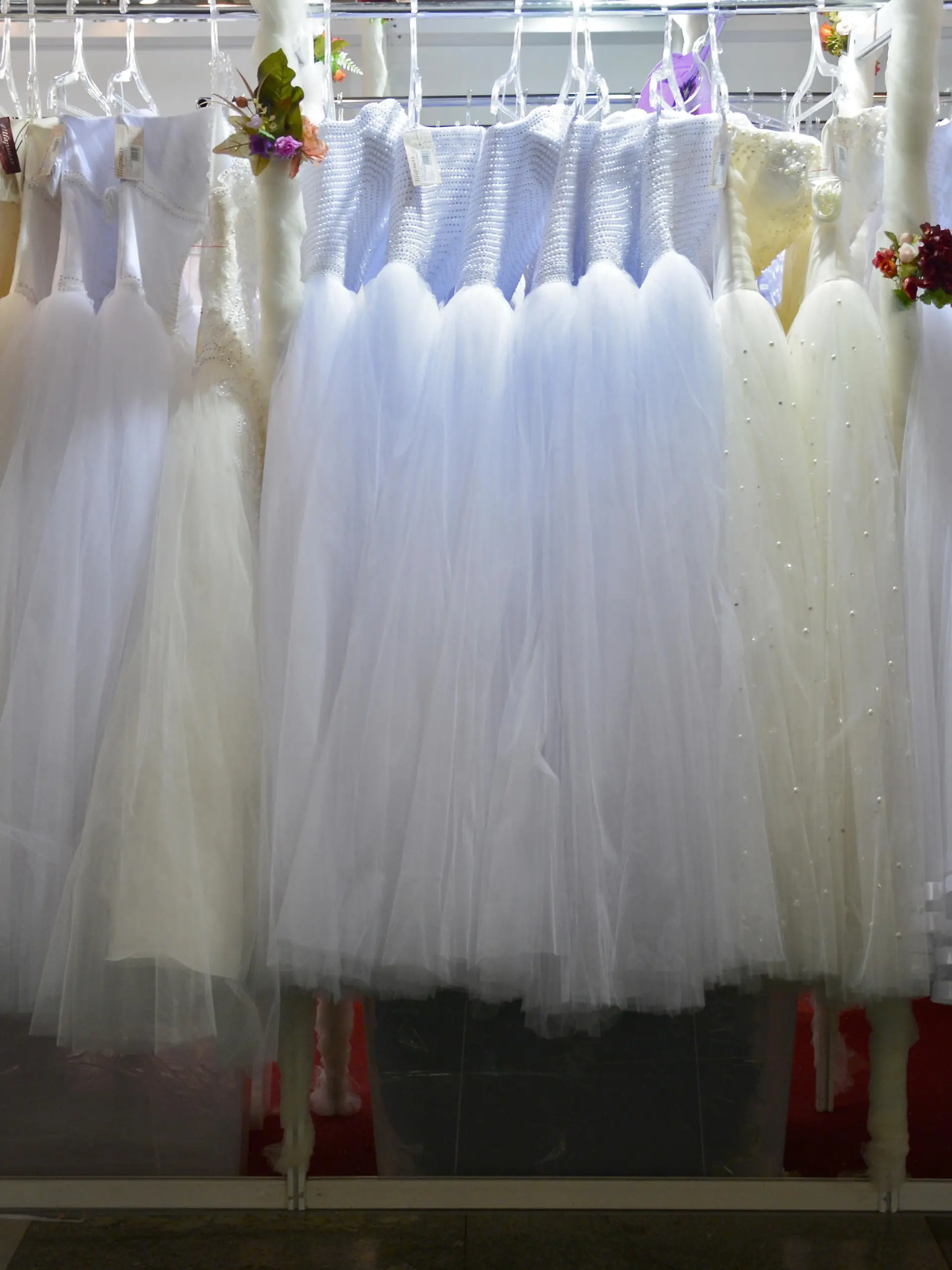 2266306 Russia, Moscow. 08/17/2013 Wedding dresses displayed at the 23 International Wedding Fashion Moscow trade show of wedding and evening wear and accessories, held in the All-Russia Exhibition Center. Ekaterina Chesnokova/RIA Novosti