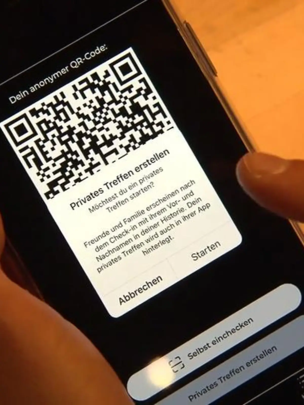 Über zwei Millionen Euro hat das Land Hessen in die Luca-App investiert, die prominent beworben wurde von Smudo, Sänger bei den Fantastischen Vier. Als eines der ersten Bundesländer hat die Hessische Landesregierung heute den Anschluss aller hessischen Gesundheitsämter an die Luca-App verkündet.
