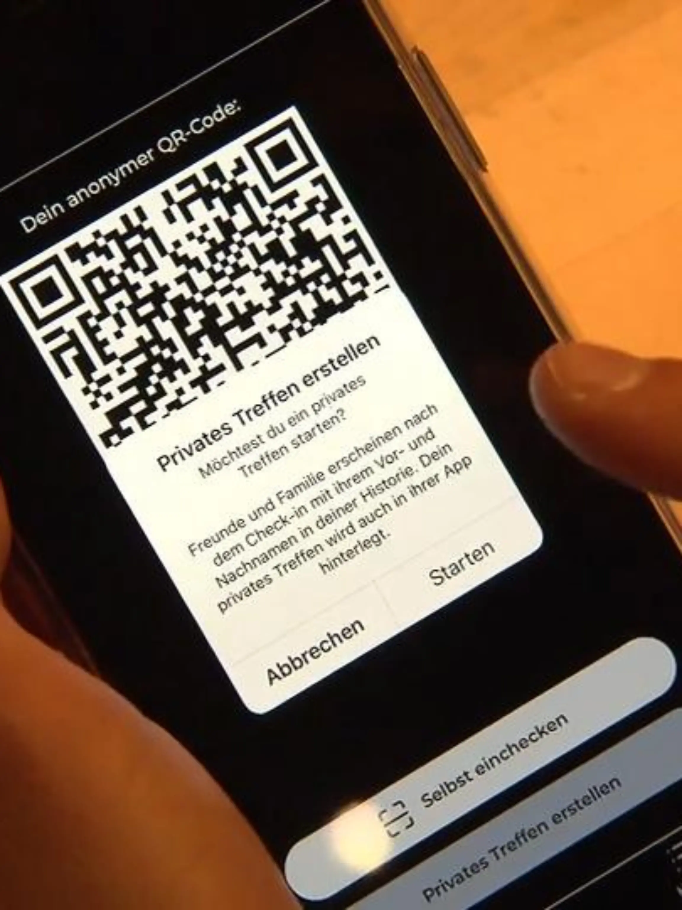 Über zwei Millionen Euro hat das Land Hessen in die Luca-App investiert, die prominent beworben wurde von Smudo, Sänger bei den Fantastischen Vier. Als eines der ersten Bundesländer hat die Hessische Landesregierung heute den Anschluss aller hessischen Gesundheitsämter an die Luca-App verkündet.
