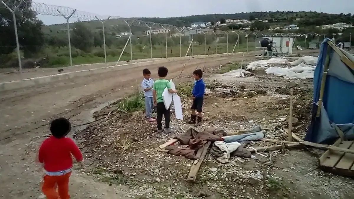 Die Kinder im Flüchtlingslager können nicht zur Schule gehen.